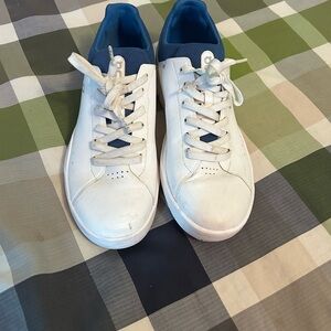 The Roger OC (On Running) white shoes with cloudtec
